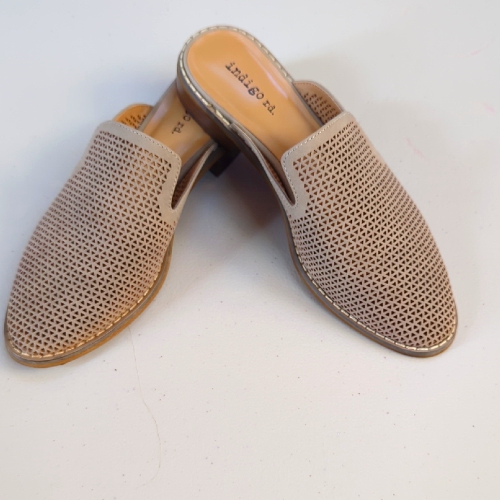 Indigo Rd Hayze, Taupe Perforated Mules. Size 6.5